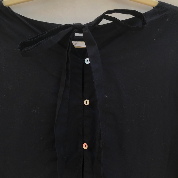 Black blouse with bell sleeve with draped details - Picture 4 of 4